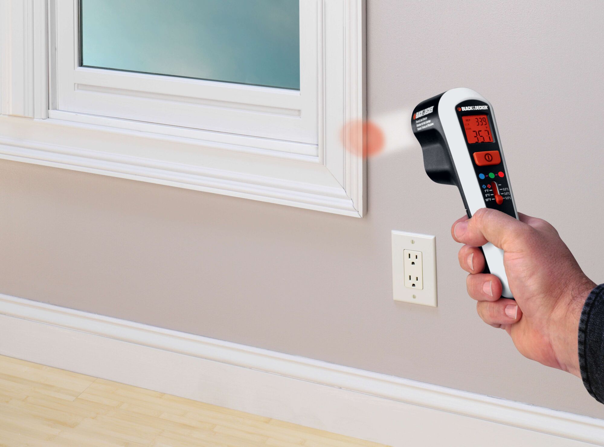 BLACK+DECKER Thermal Leak Detector is detecting the leak.